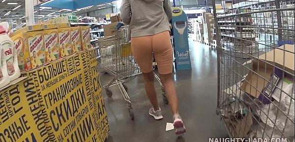  Cameltoe and flashing in the supermarket
